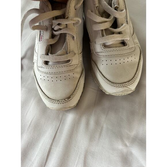 Reebok Classic White Sneakers size 10 - Picture 4 of 7
